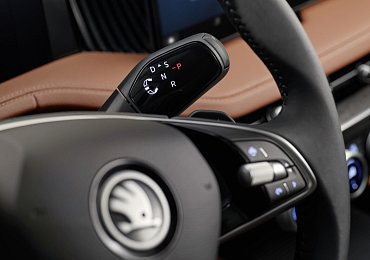 Automobilka Škoda: Řadit v prostředí infotainmentu se dá, ale neplánujeme to